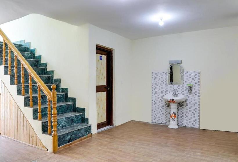 Hotel Oyo 72110 Malik Palace