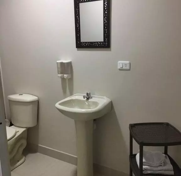 هتل Tababela Airport B&b