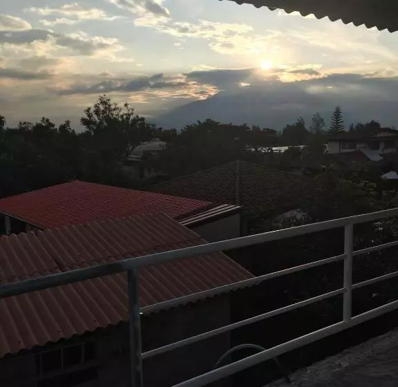 هتل Tababela Airport B&b