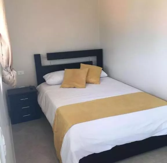 هتل Tababela Airport B&b