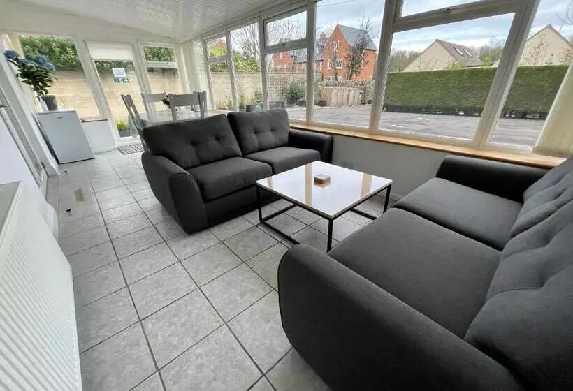 ペンション Cotswold Hare