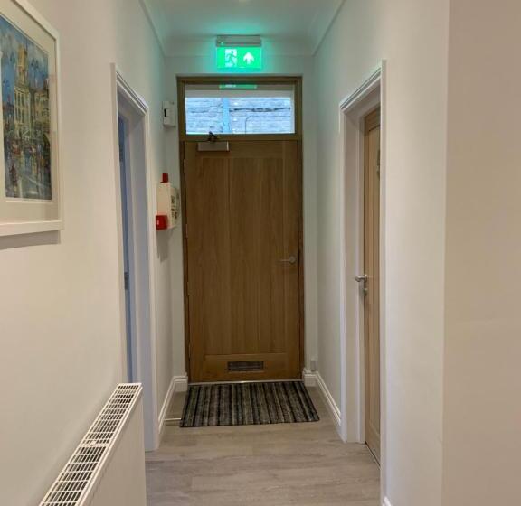 بنسيون Cotswold Hare