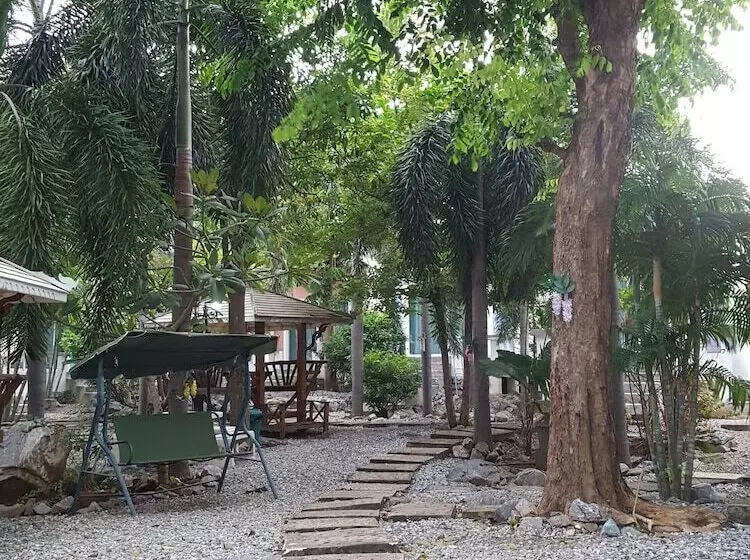 Hotelli Charlie S Bungalow
