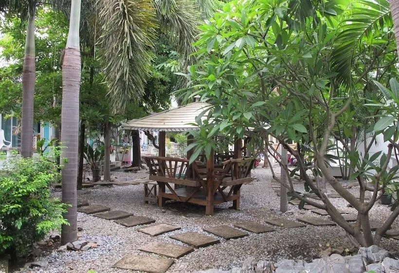 Hotelli Charlie S Bungalow