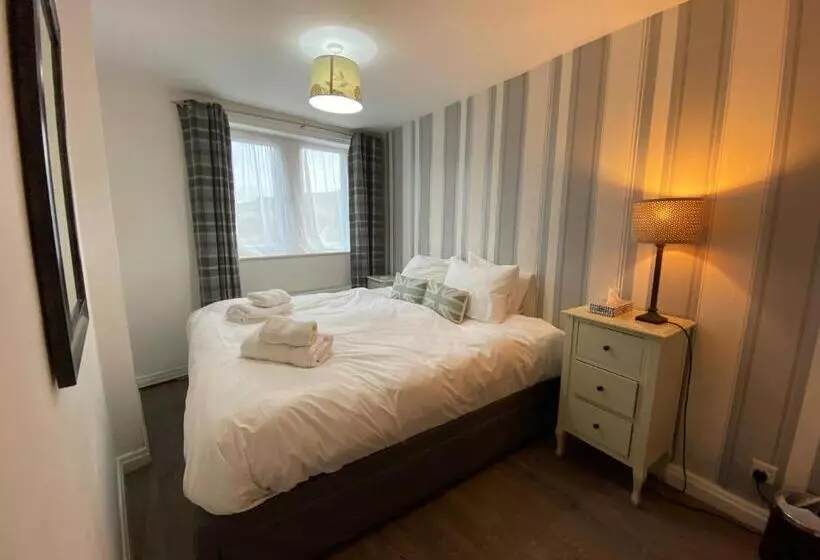 Hotelli The Red Lion & Manor House