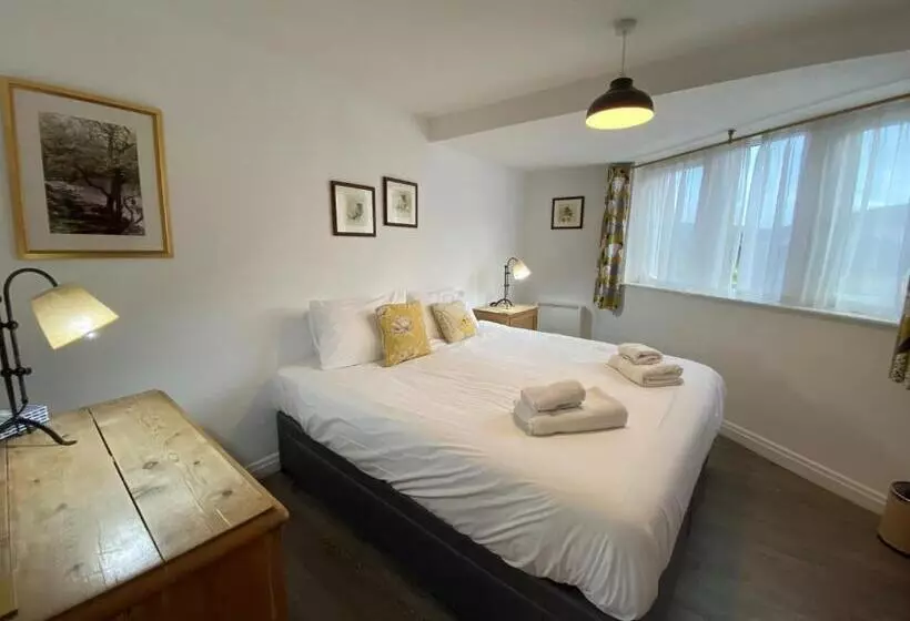 Hotelli The Red Lion & Manor House