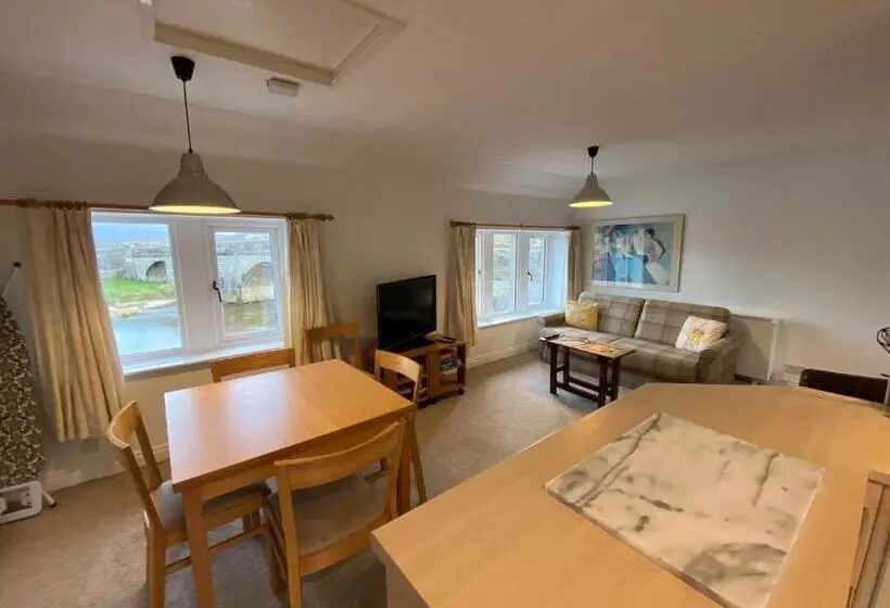 Hotelli The Red Lion & Manor House