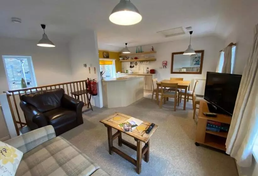 Hotelli The Red Lion & Manor House