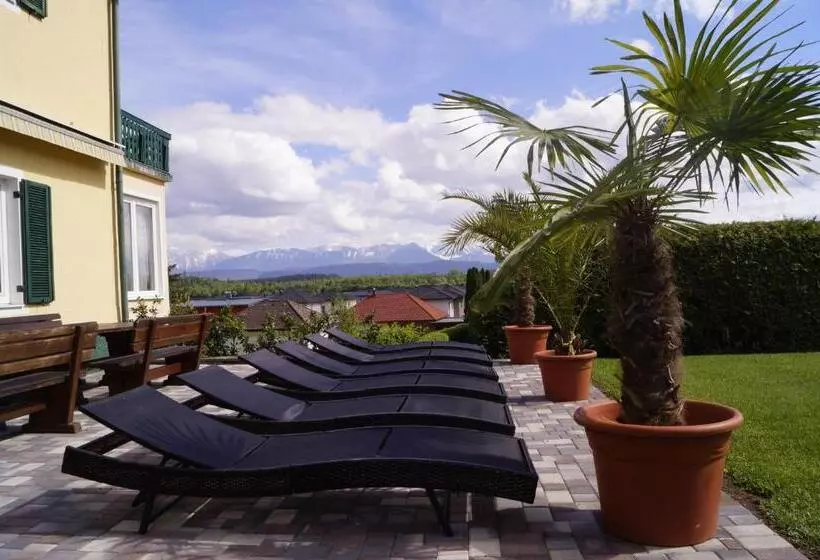تختخواب و صبحانه Pension Dobernig   Contactless Check In/stay