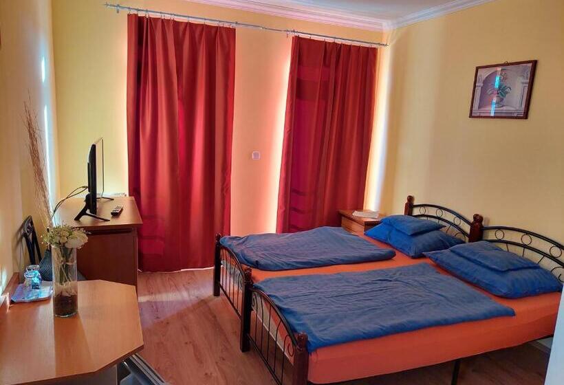 مبيت وإفطار Zalacsány Toscana étterem Panzió