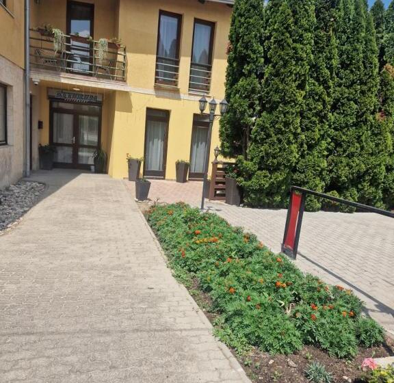 مبيت وإفطار Zalacsány Toscana étterem Panzió