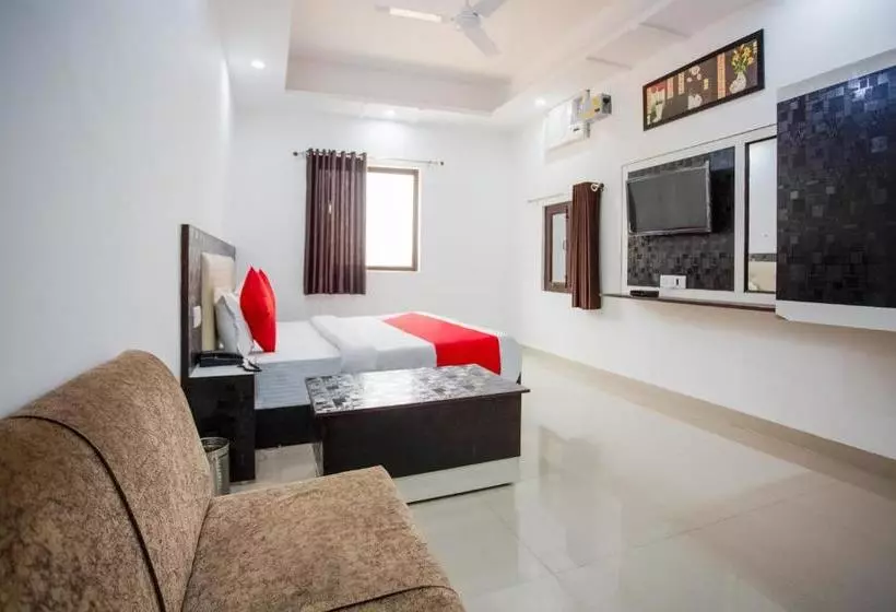هتل Capital O 42035  Raj Ganga