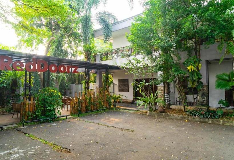 Pension Reddoorz Plus Near One Bell Park Avenue