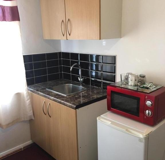 بنسيون Hatfield Save Money Rooms   10over10 For Price!