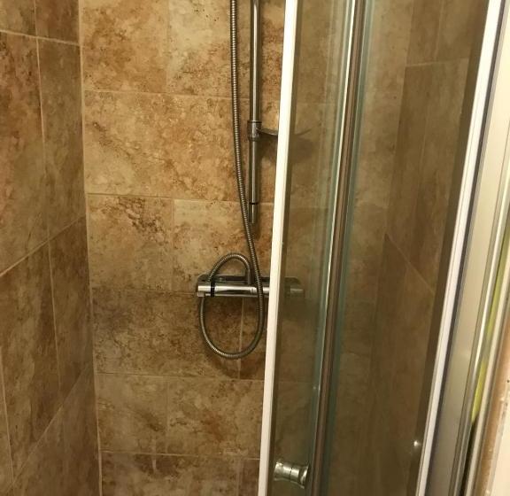 بنسيون Hatfield Save Money Rooms   10over10 For Price!