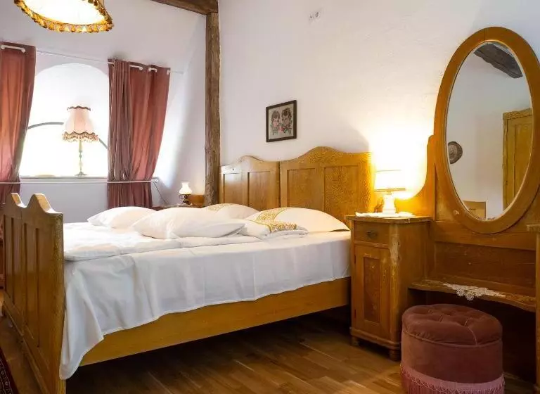 Casa Poveste Pensiunea Muzeu