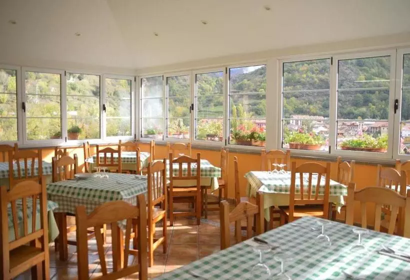 پانسیون Hostal Parador Peñavera