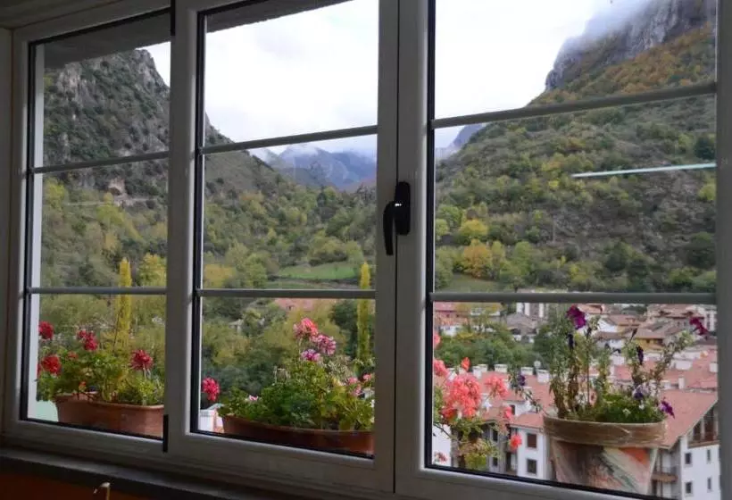 پانسیون Hostal Parador Peñavera