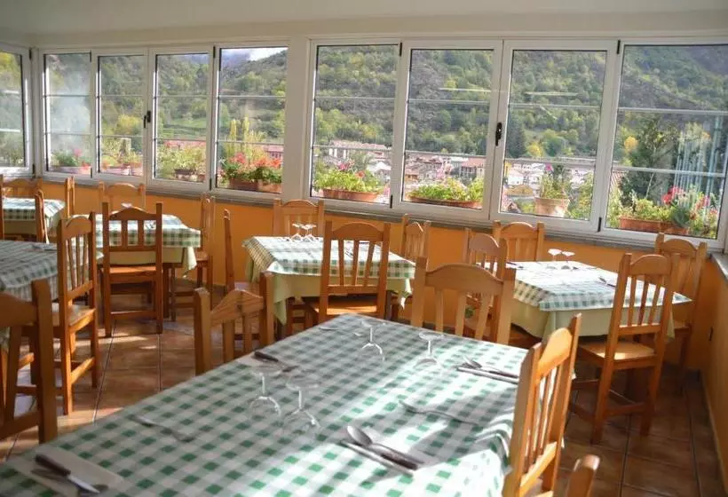 پانسیون Hostal Parador Peñavera