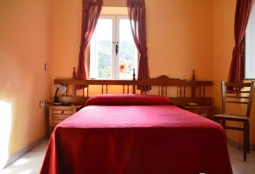 پانسیون Hostal Parador Peñavera