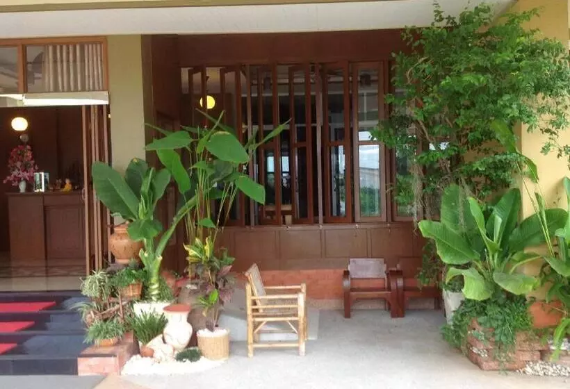 ペンション Karnmanee Place