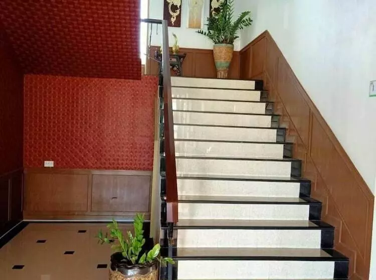 ペンション Karnmanee Place