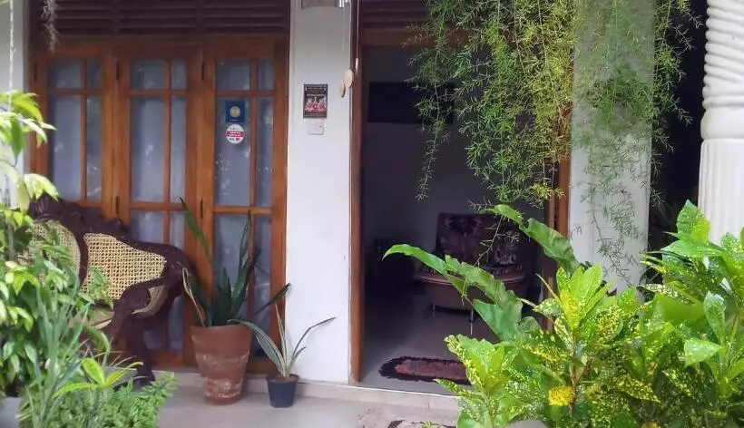 پانسیون Osheen Family Guest House
