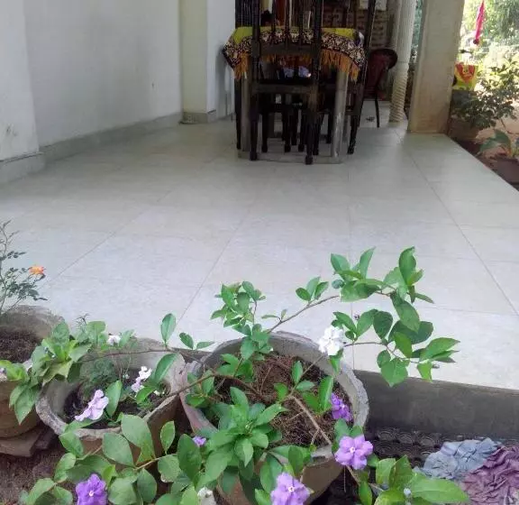 پانسیون Osheen Family Guest House