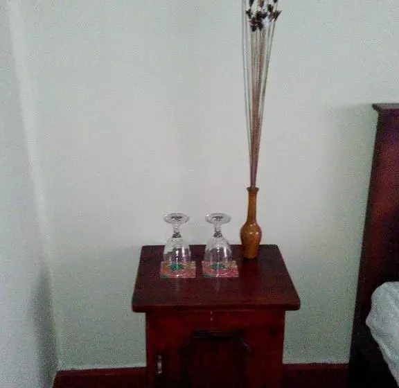 پانسیون Osheen Family Guest House