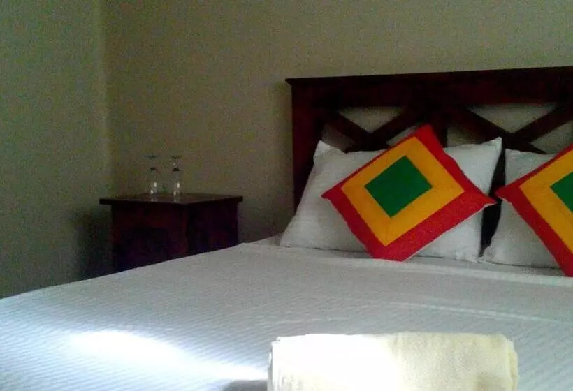 پانسیون Osheen Family Guest House