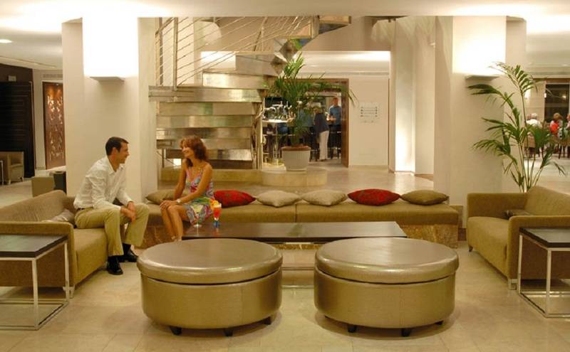 Hotel Beach Club Font De Sa Cala