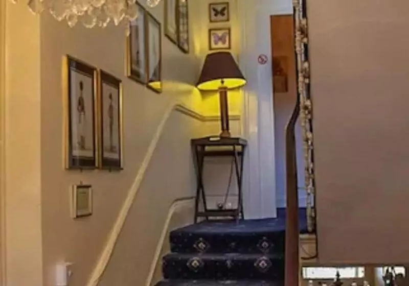 Hotel Blades