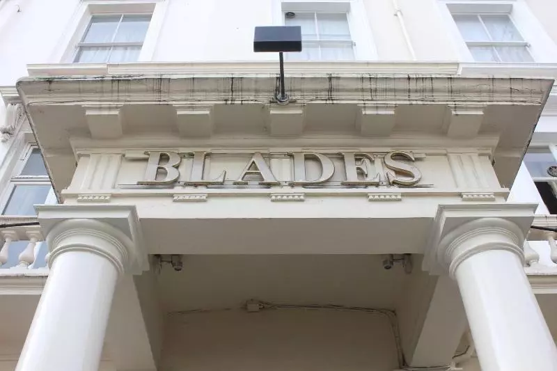 Hotel Blades