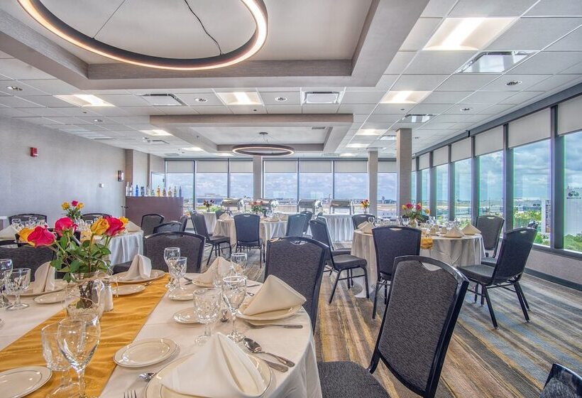 هتل Holiday Inn Miami International Airport, An Ihg