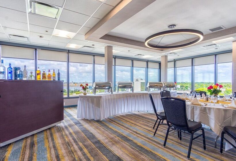 هتل Holiday Inn Miami International Airport, An Ihg