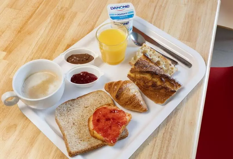 Отель Premiere Classe La Ville Du Bois