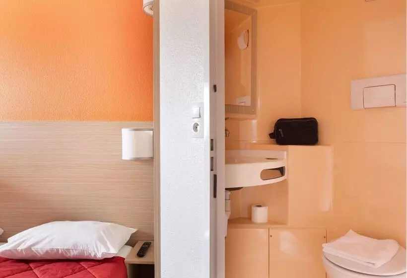 Отель Premiere Classe La Ville Du Bois