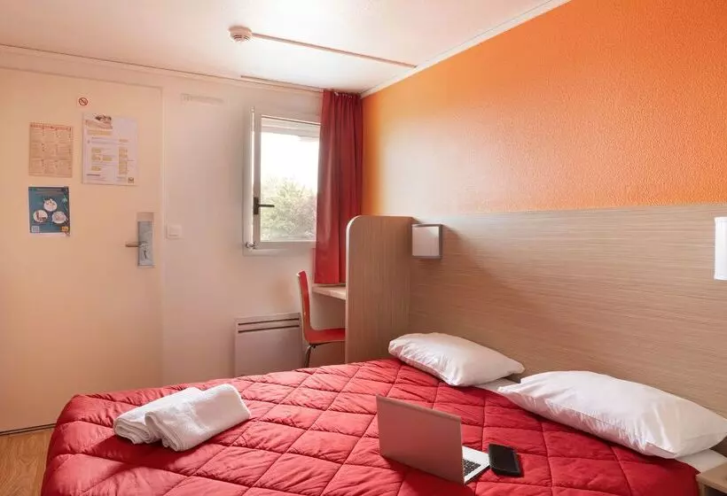 Отель Premiere Classe La Ville Du Bois