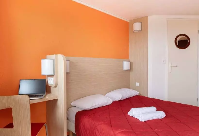 Отель Premiere Classe La Ville Du Bois