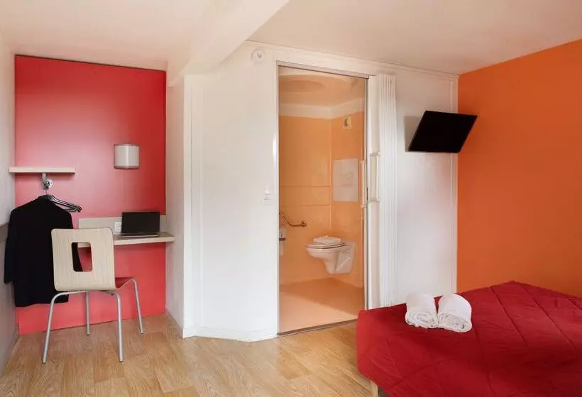 Отель Premiere Classe La Ville Du Bois