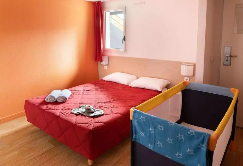 Отель Premiere Classe La Ville Du Bois