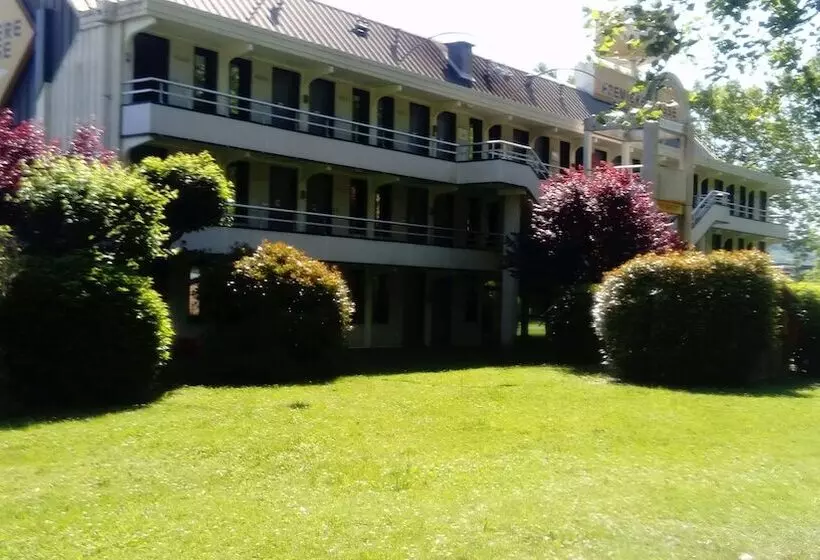 ホテル Premiere Classe Perigueux  Boulazac