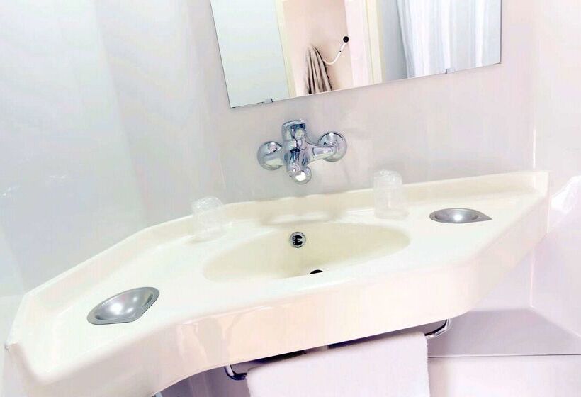 ホテル Premiere Classe Roanne Perreux