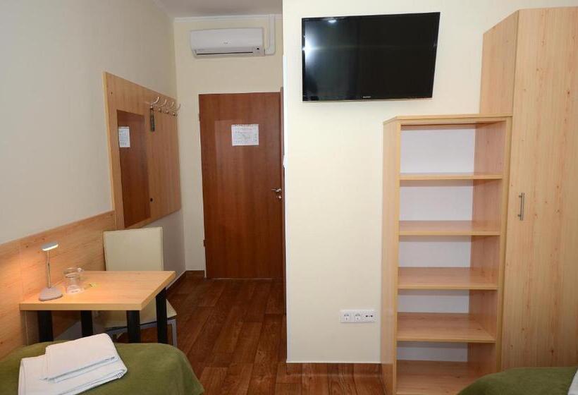 住宿加早餐 Szárszó Panzió