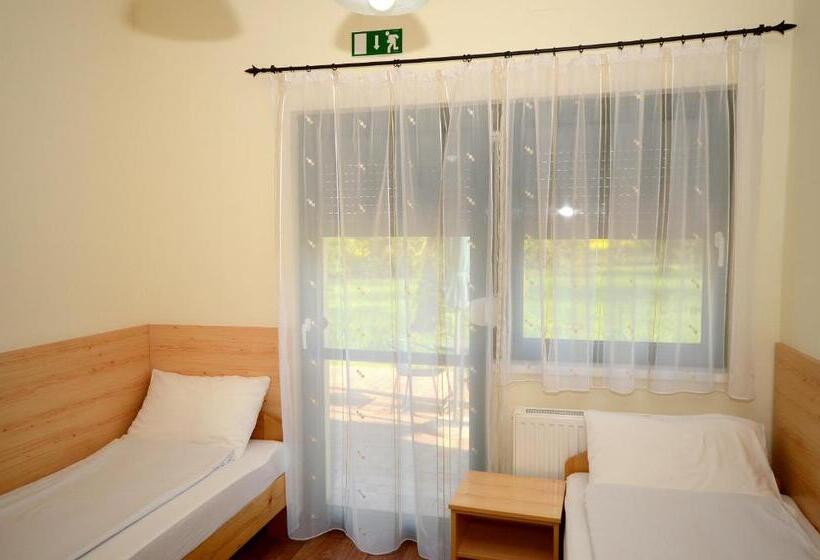 住宿加早餐 Szárszó Panzió