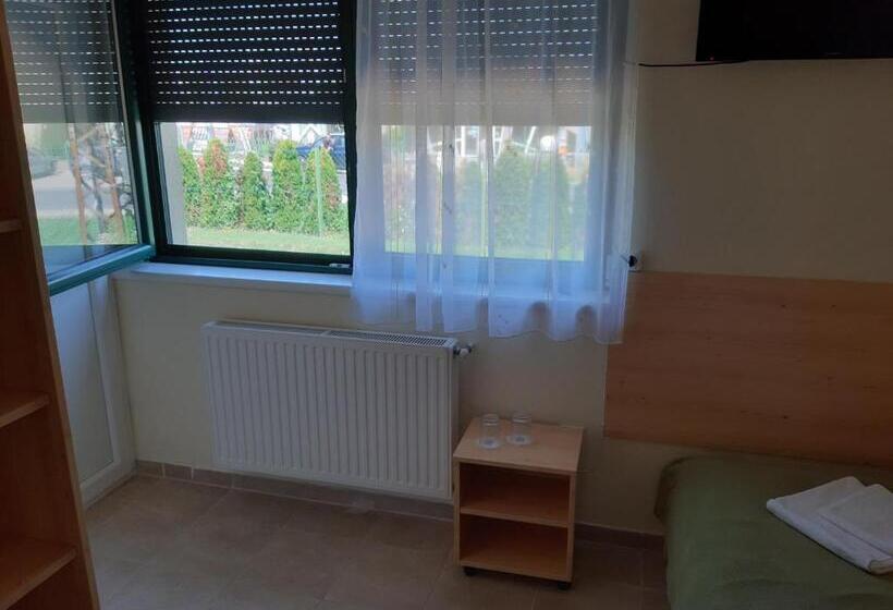 住宿加早餐 Szárszó Panzió