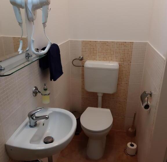 住宿加早餐 Szárszó Panzió