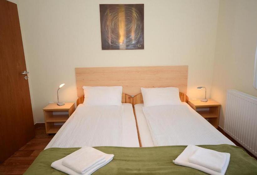 住宿加早餐 Szárszó Panzió