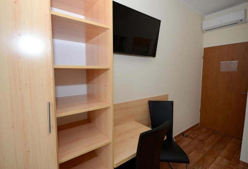 住宿加早餐 Szárszó Panzió