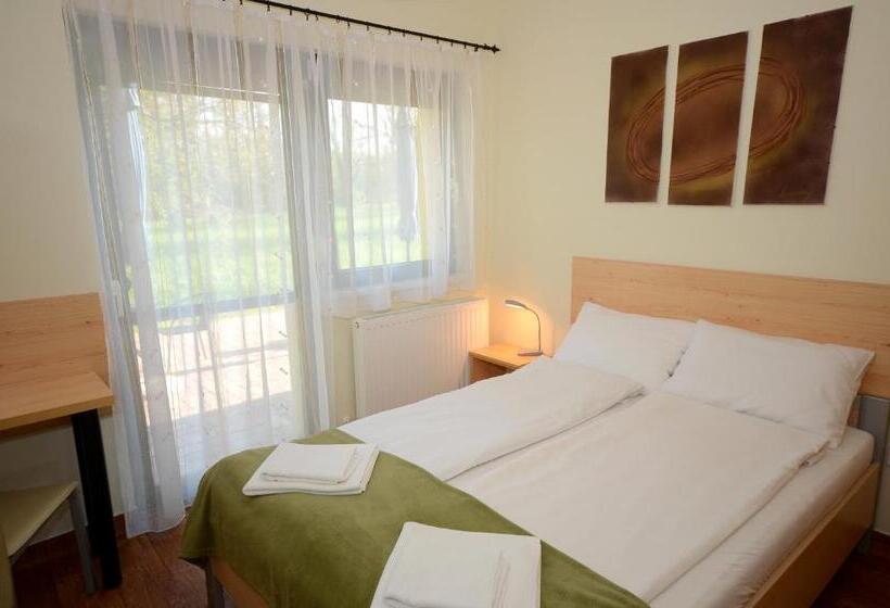 住宿加早餐 Szárszó Panzió